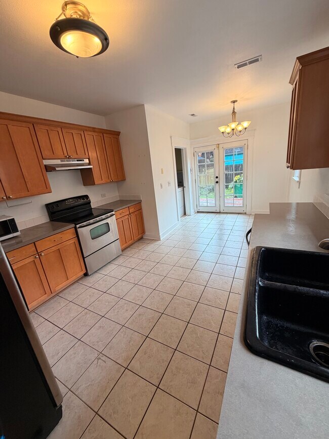 Building Photo - 1316 Northeast Killingsworth Street