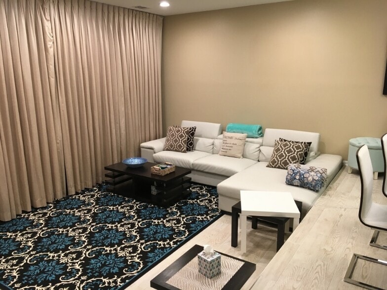 Building Photo - 2108 S Quincy St