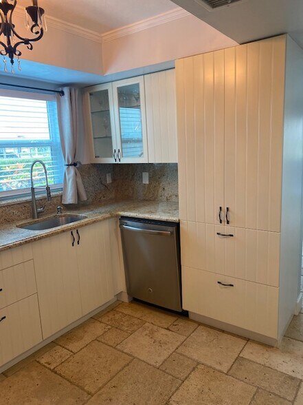 Building Photo - 53 High Point Cir W