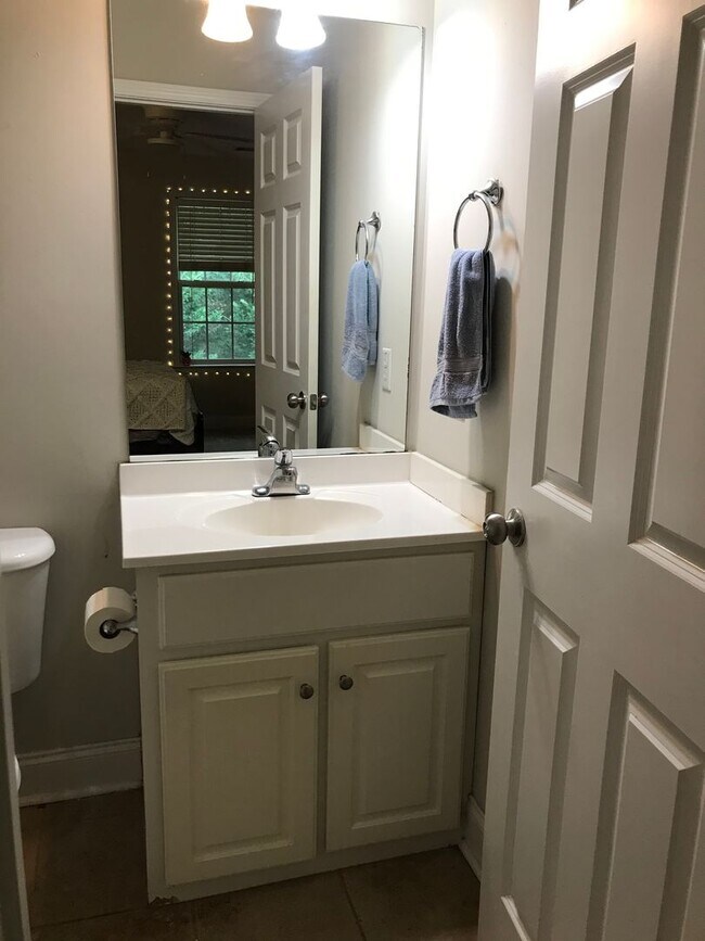 Building Photo - Stones Creek Townhome Condo!