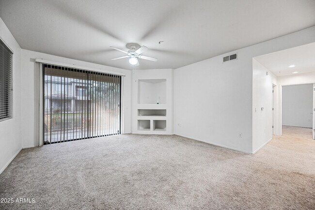 Building Photo - 705 W Queen Creek Rd