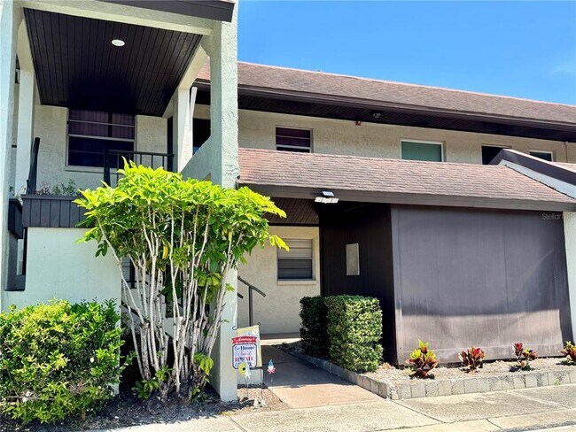 Building Photo - 1100 E Bay Dr