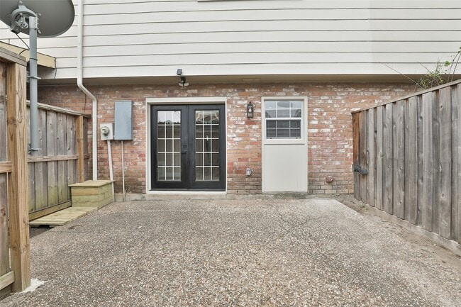 Building Photo - 9511 Fondren Rd