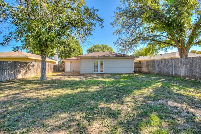 Building Photo - 4 Bedroom Home in Paulann!