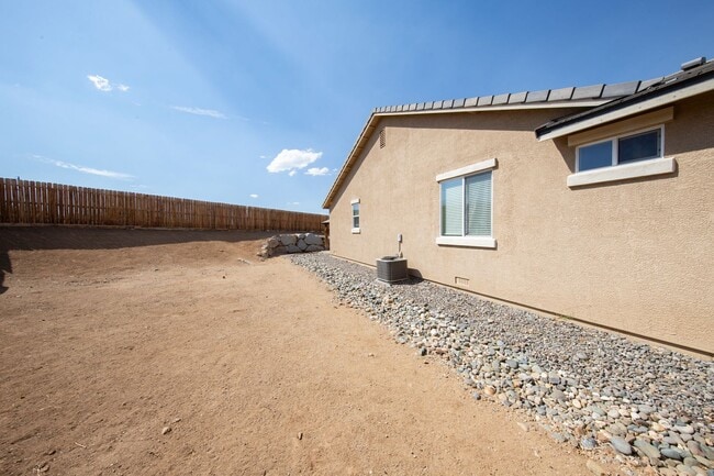 Building Photo - Golden Valley One Story - No pets permitted