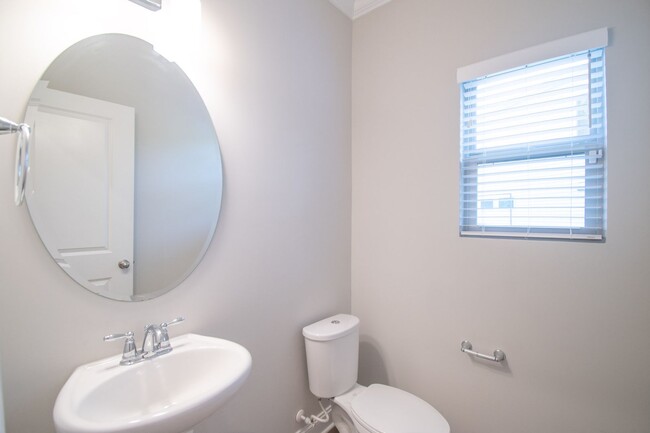 Building Photo - Spacious & Elegant 4 Bedroom Home in Fort ...