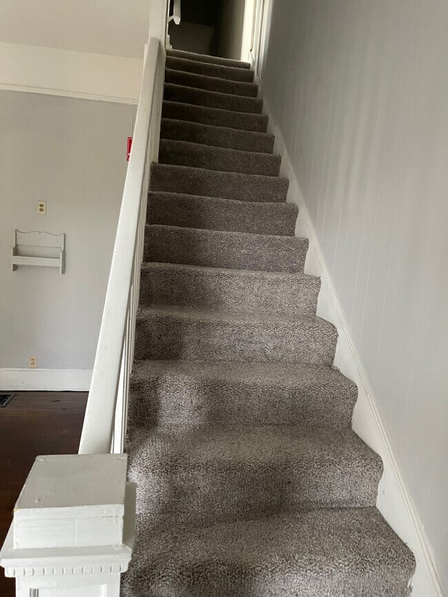 Building Photo - 916 3rd St SW