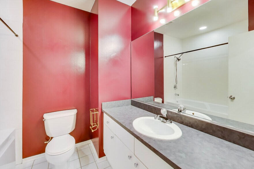 Building Photo - 375 W Erie St