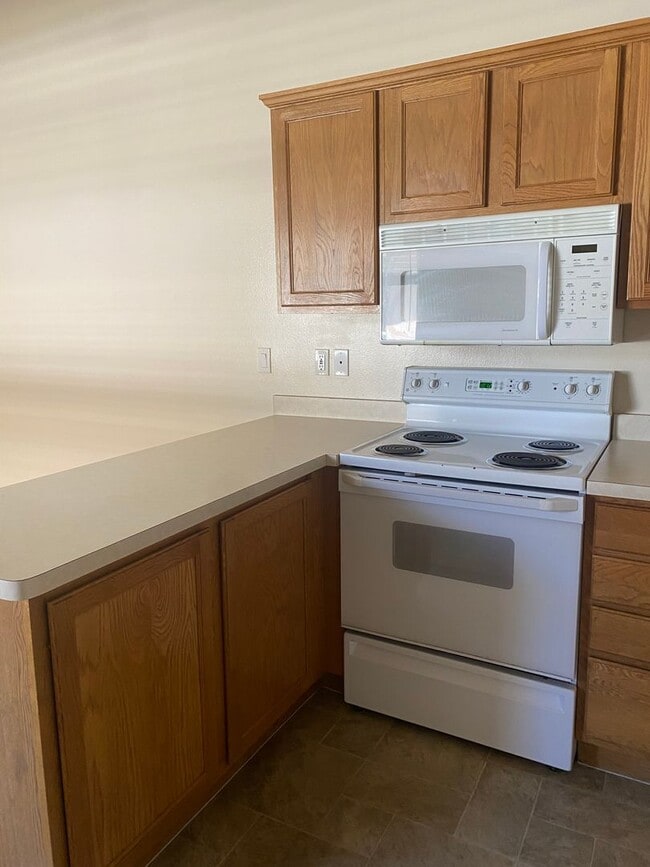 Building Photo - One Bedroom near Utah Valley Hospital, Provo Recreation Center, and BYU! | Available August 25th