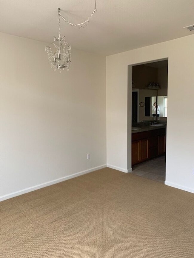 Building Photo - GORGEOUS MODERN 3BR 3BA TOWNHOUSE IN BEAUT...
