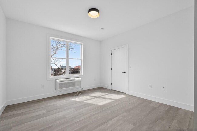 Building Photo - 43-45-45 W 32nd St