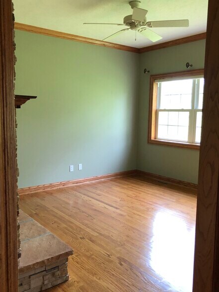 Building Photo - 859 Clearwater Cv W