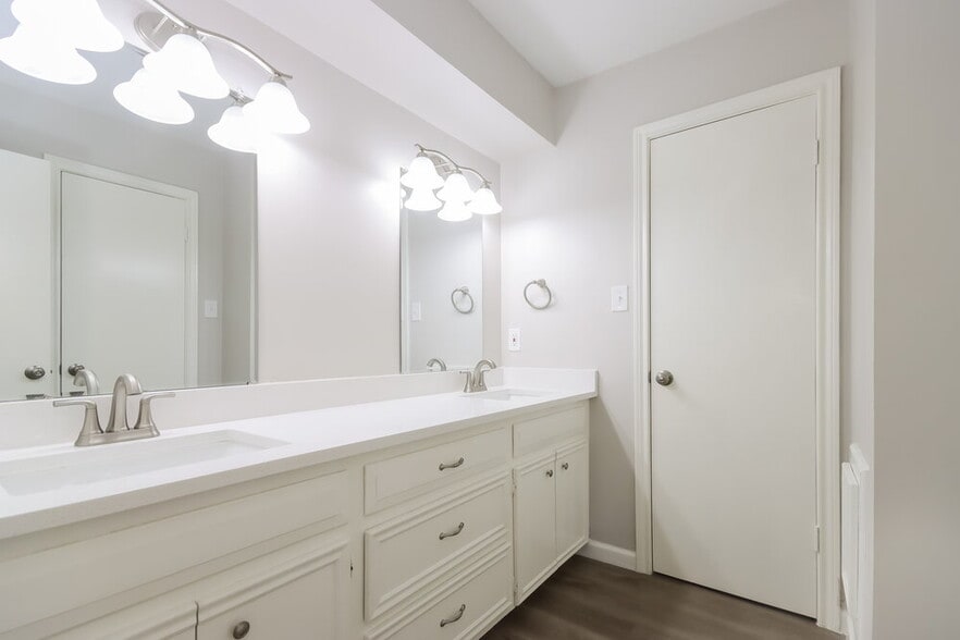 Building Photo - 1807 Hamlin Valley Dr