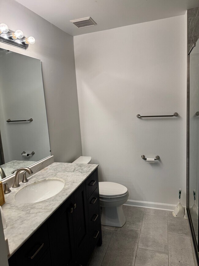 Building Photo - 13652 Palmetto Cir