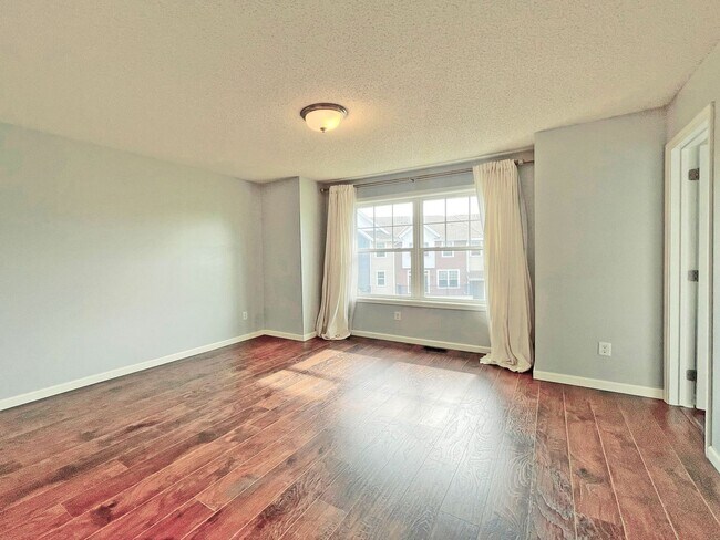 Building Photo - 11903 Emery Village Dr N