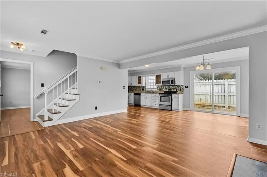 Building Photo - 332 Brookside Ct