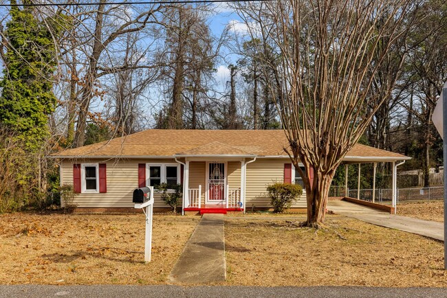 Building Photo - Beautifully Renovated 4 Bedroom 2 Bath Hom...