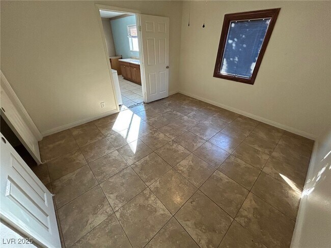 Building Photo - 113 Cedar St