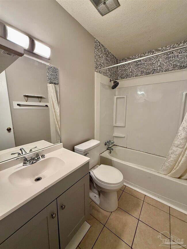 Building Photo - 3228 Santa Rosa Dr