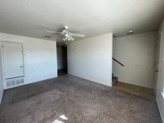 Building Photo - 400 Brittney Way