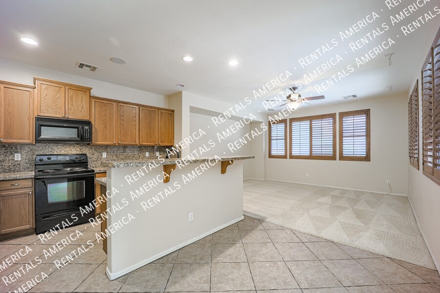 Building Photo - 3854 E Parkview Dr