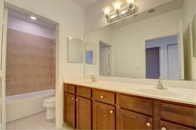 Building Photo - 1000 Sterling Pine Pl