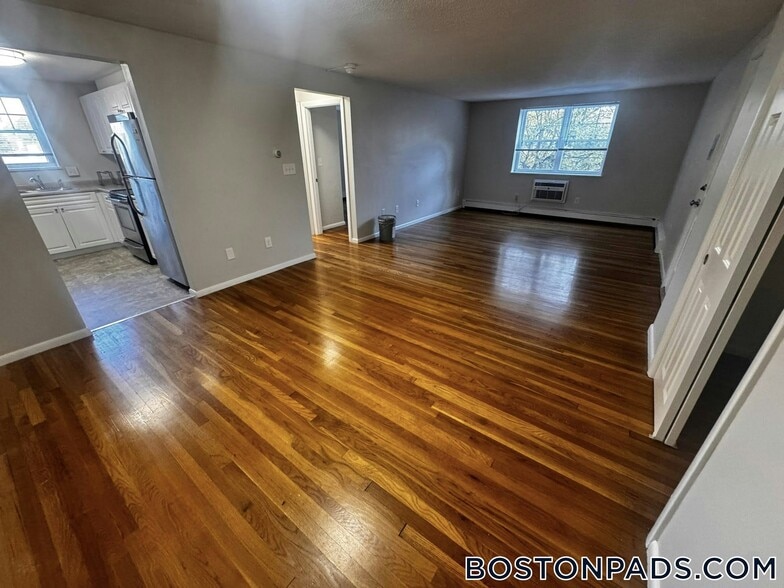 Building Photo - 52 Mill St