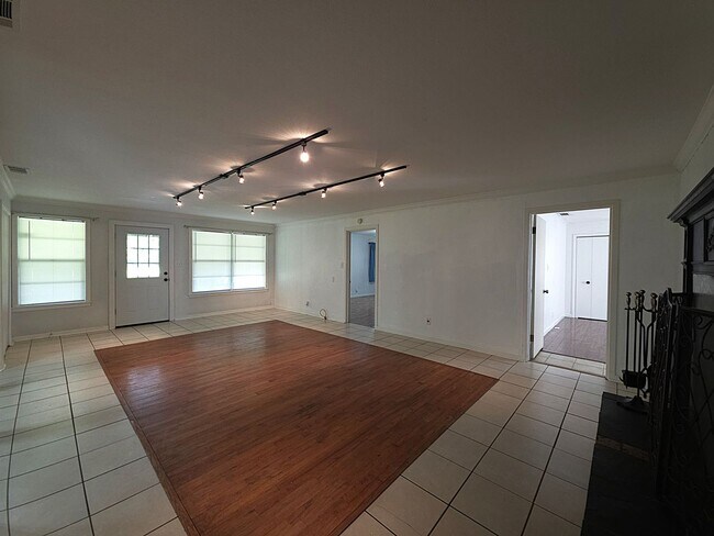 Building Photo - Spacious Country Home for Lease in Van, Texas!