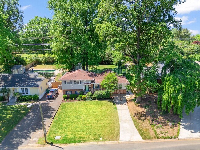 Building Photo - 832 Stanfield Dr