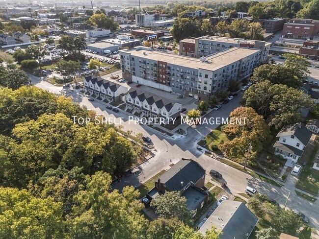 Building Photo - 2401 High St