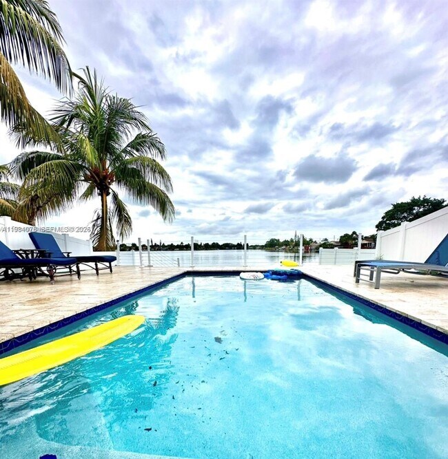 Building Photo - 2431 SW 58th Manor