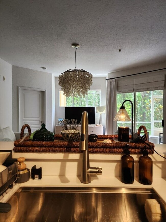 Building Photo - Luxurious condo in Tampa Palms