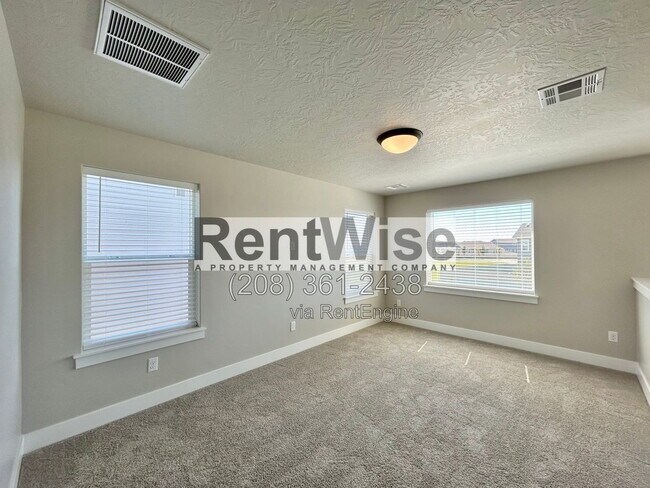 Building Photo - 5845 W Sprig Dr