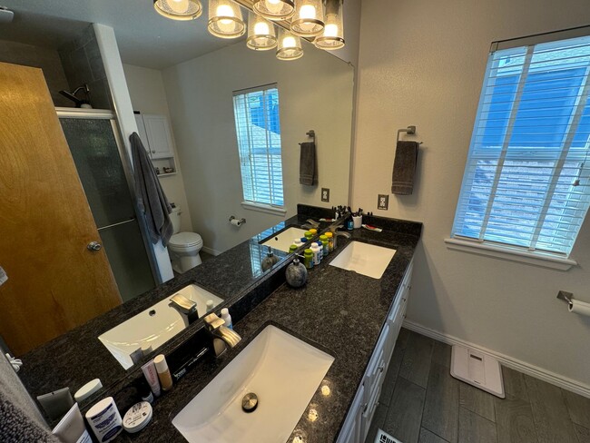 Building Photo - Wonderful Highlands Ranch Location!