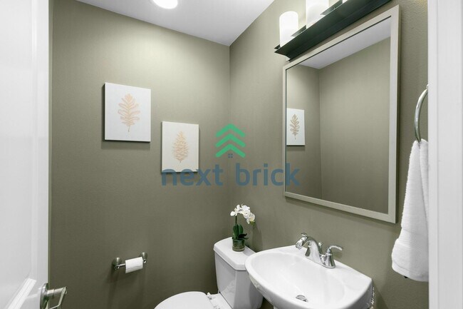 Building Photo - 2 BED 2 BATH TOWNHOME FOR RENT