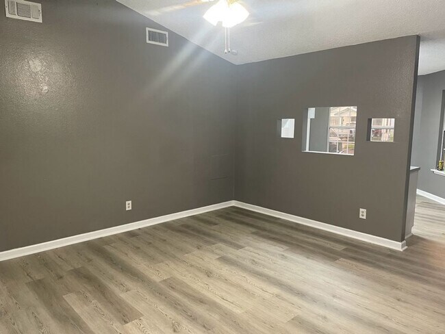 Building Photo - 3702 Daniels Dr