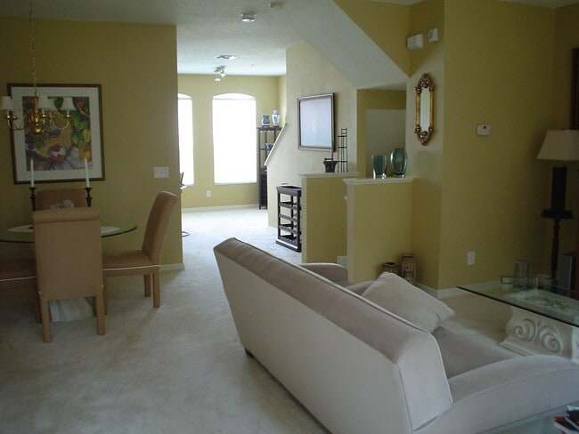 Building Photo - 3002 Pointeview Dr