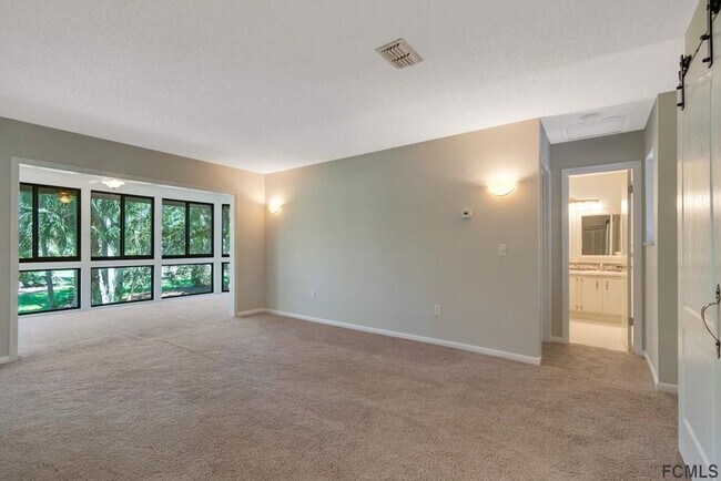 Building Photo - Stunning townhome on Palm Harbor Golf Course!