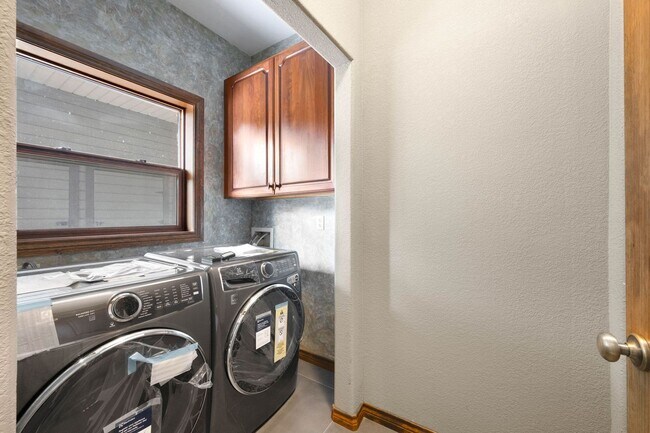 Building Photo - 1BD, 1BA Mountain Gatehouse in Conifer