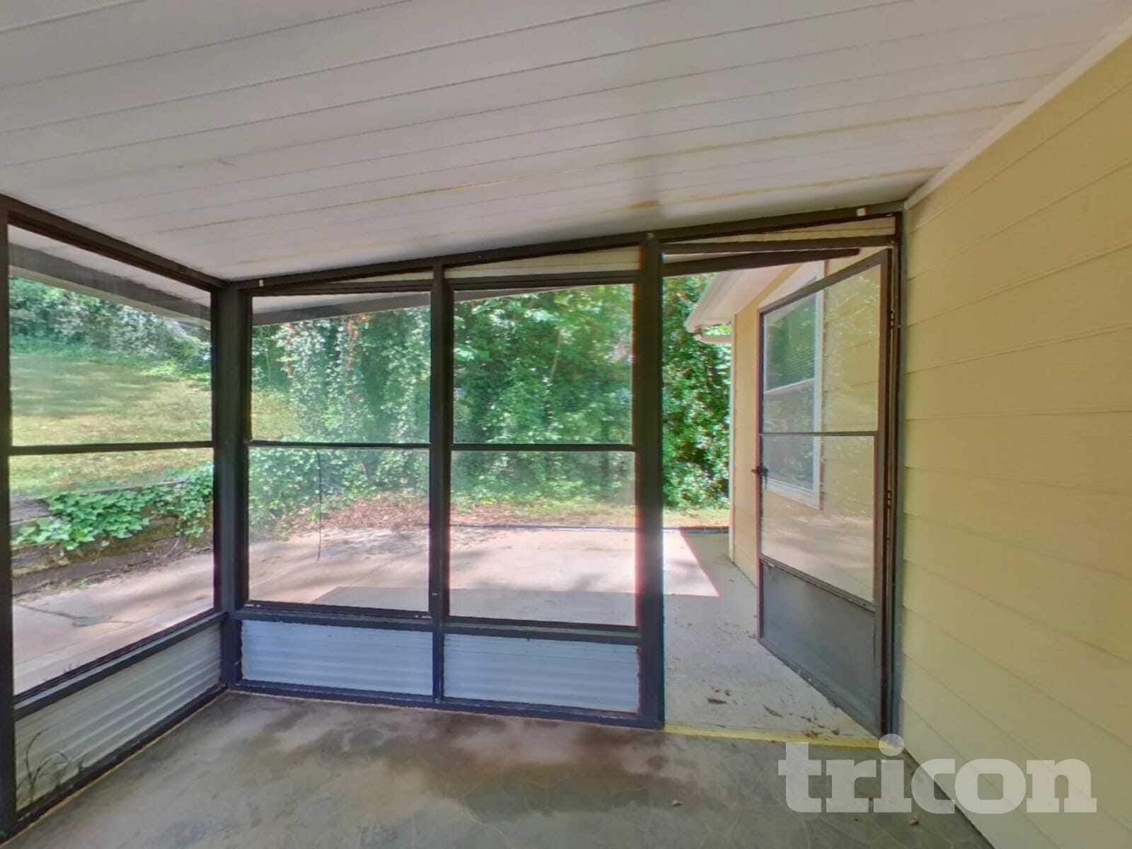 Building Photo - 2543 Mistletoe Ln SW