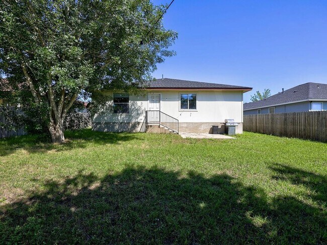 Building Photo - 148 Sapphire Lake Dr