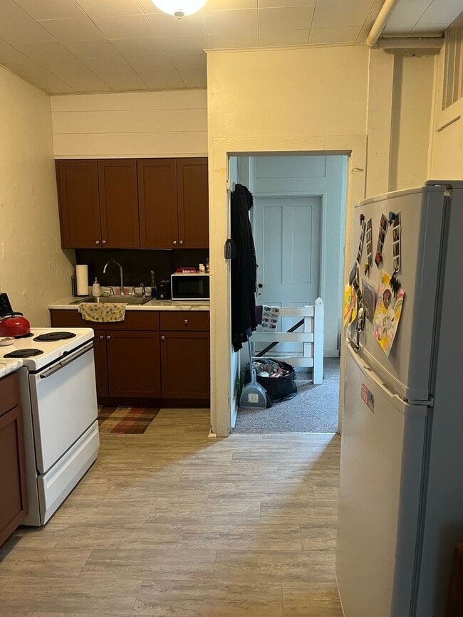 Building Photo - 412 N Linn St