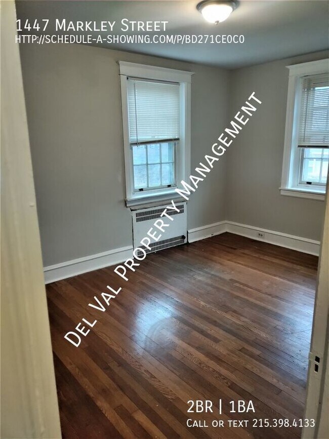 Building Photo - Brick-Front 2-BD, 1-BTH, Townhome for Rent...