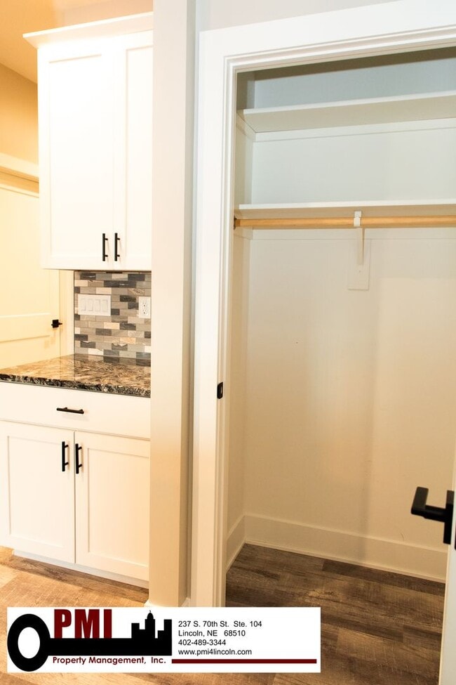 Building Photo - 5 Bedroom and 3 Bathroom House