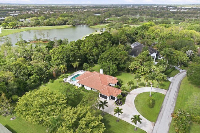 Building Photo - 8717 Estate Dr