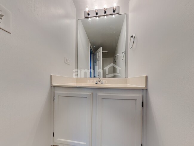 Building Photo - 1186 Blackburn Dr