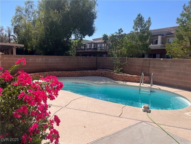 Building Photo - 9893 Canyon Peak Dr