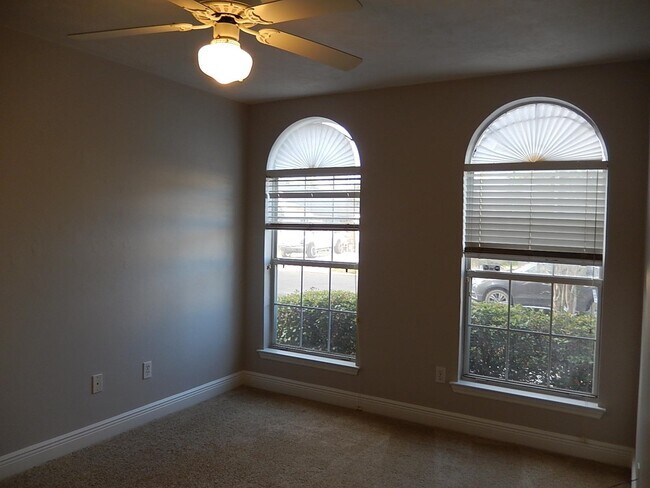 Building Photo - 3151 Layla St