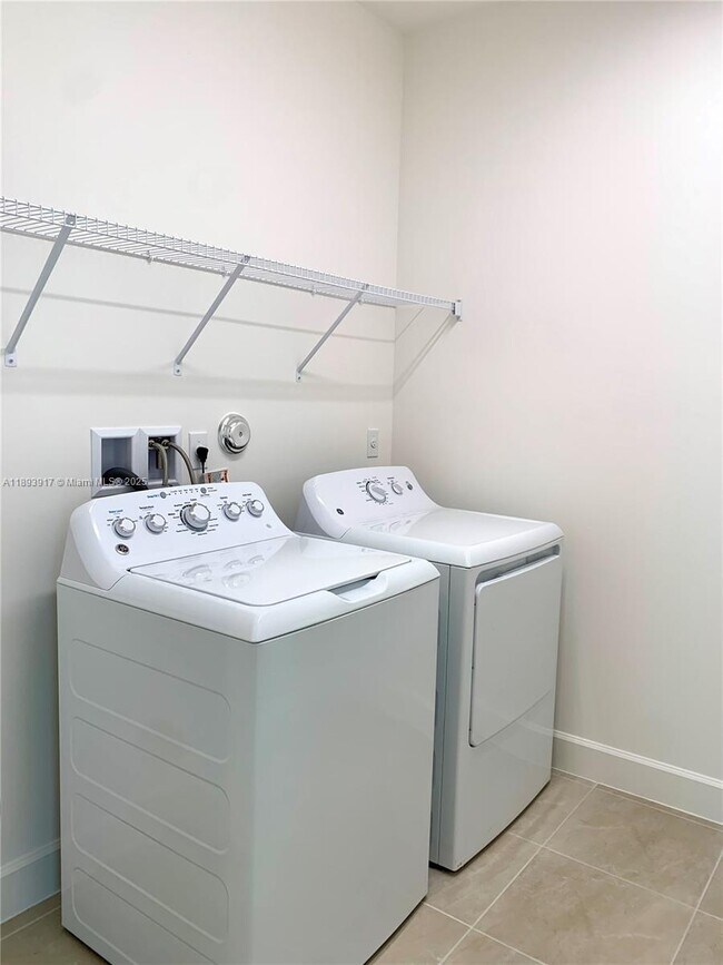 Building Photo - 13534 SW Oceanus Blvd