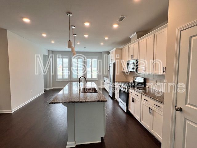 Building Photo - 1105 Commack Dr